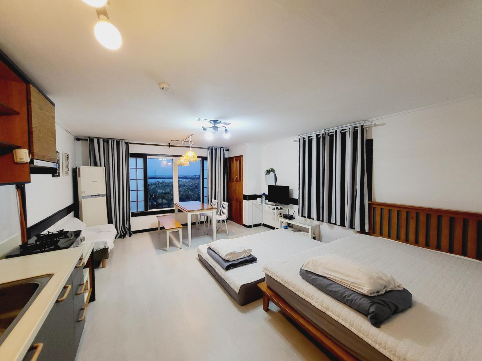Morning Beach Pension Jeju Bagian luar foto